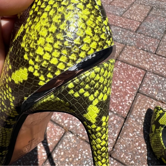 Ted Baker Izbelos neon yellow snakeskin heels - Picture 5 of 12